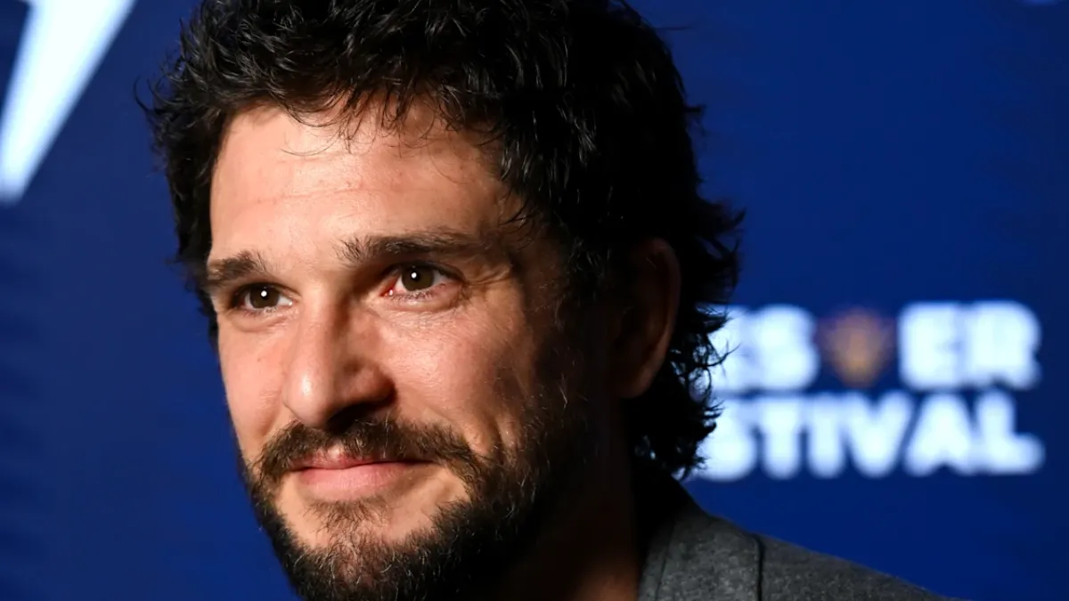 Kit Harington substitui Nicholas Hoult como Gilderoy Lockhart na nova série de Harry Potter Kit Harington substitui Nicholas Hoult como Gilderoy Lockhart na nova série de Harry Potter